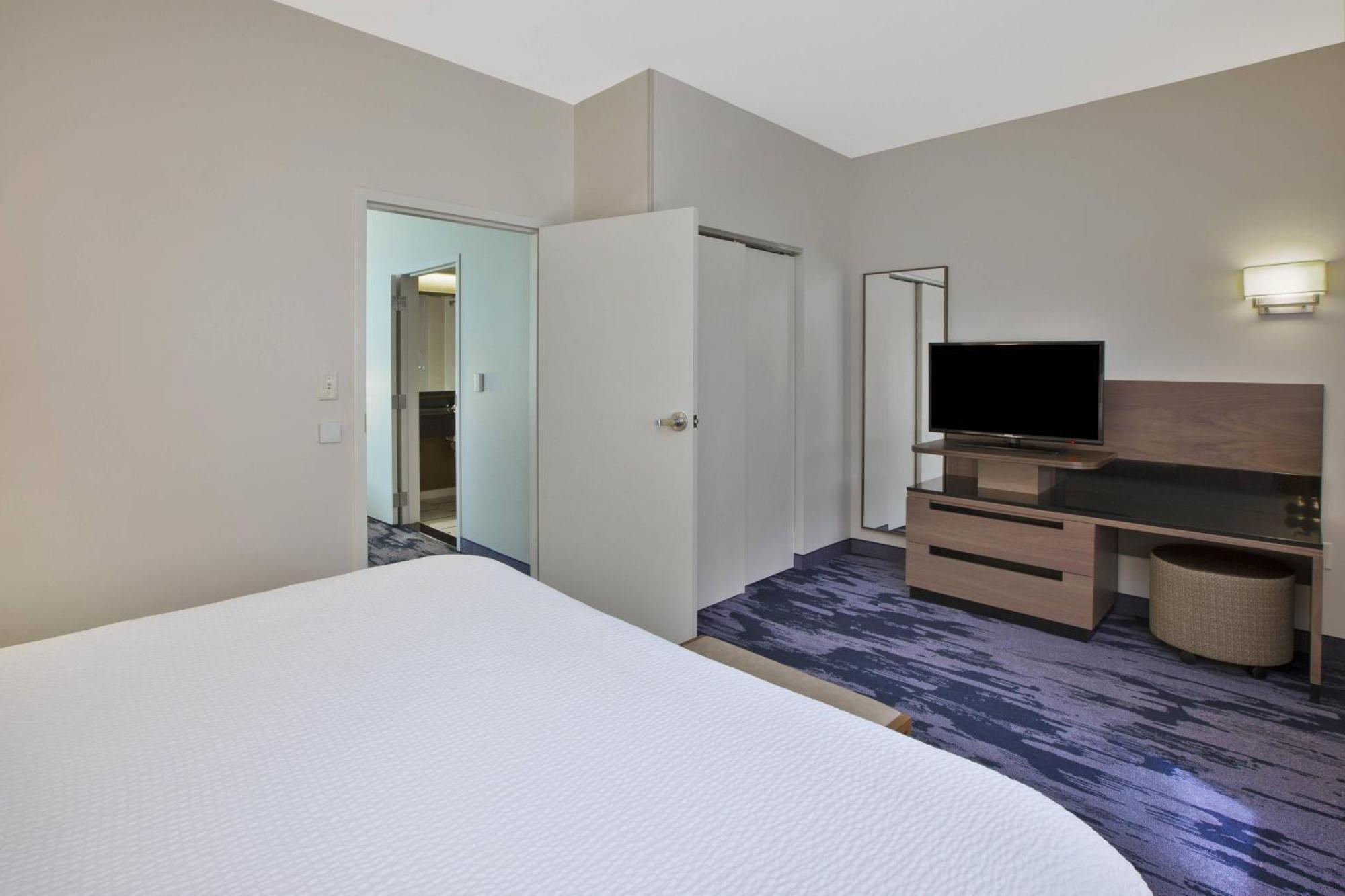 Fairfield Inn & Suites By Marriott Milwaukee Downtown Exterior photo